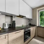 Apartman Zoliborz - Parks Nearby - By Rentujemy Varsó